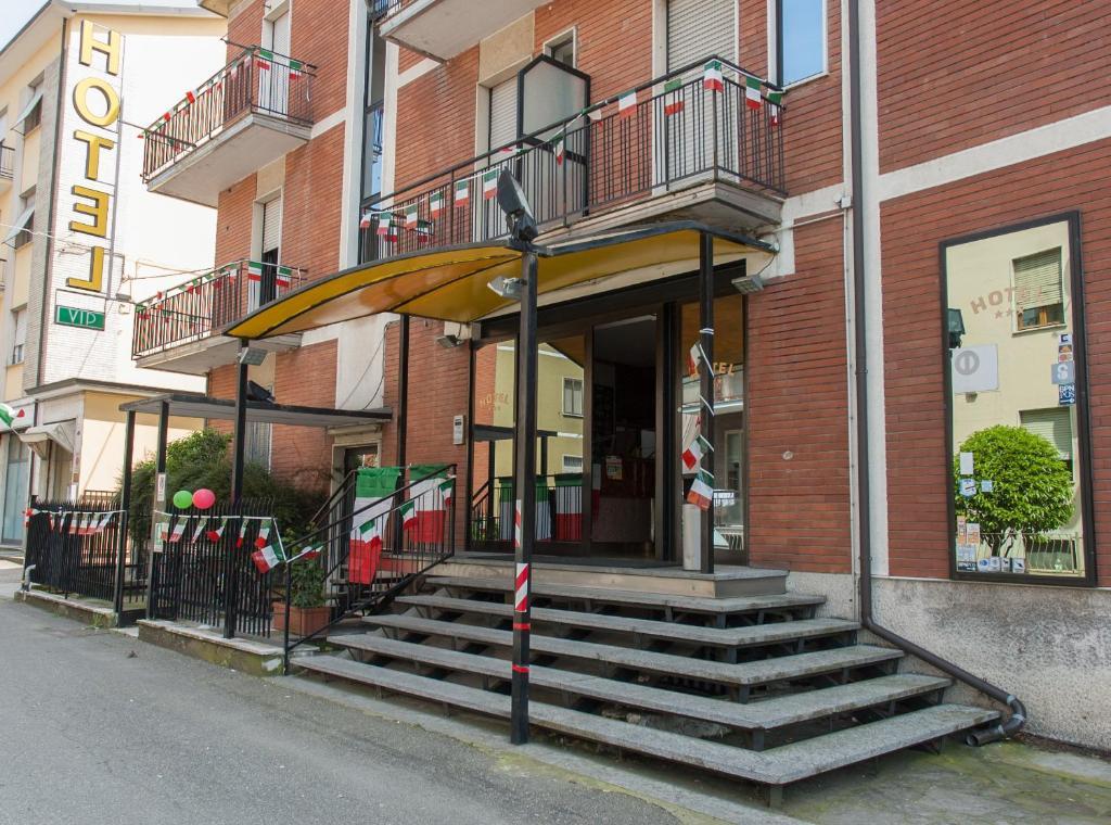 Vip Hotel Piacenza Bagian luar foto