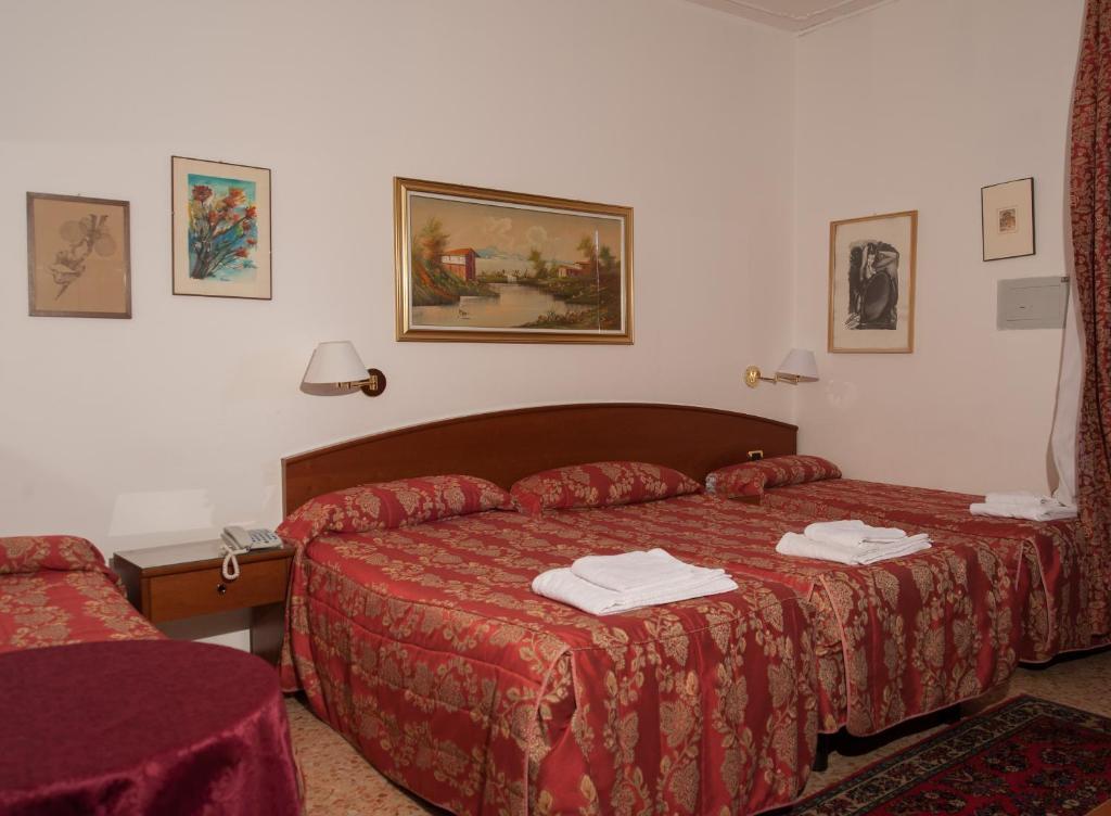 Vip Hotel Piacenza Ruang foto