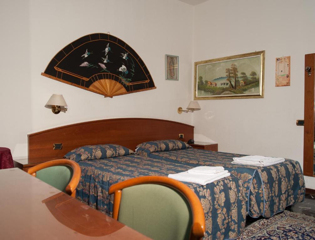 Vip Hotel Piacenza Bagian luar foto